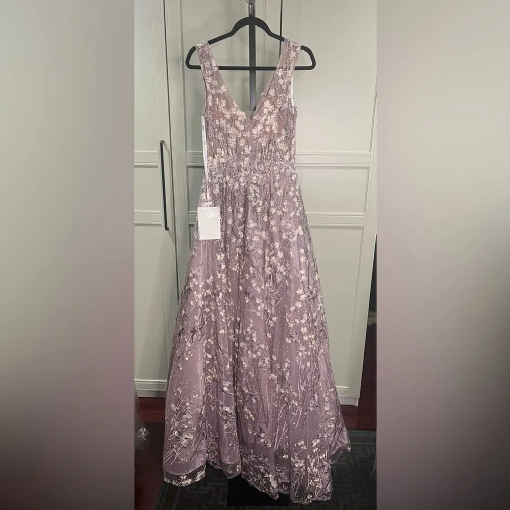 ✨Host Pick✨ A-line gown with embroidered flowers and intricate beading - Picture 6 of 9